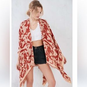 🌹 Women’s Urban Outfitter’s Boho Chic Red Floral Shawl Cover Up Poncho 🌹